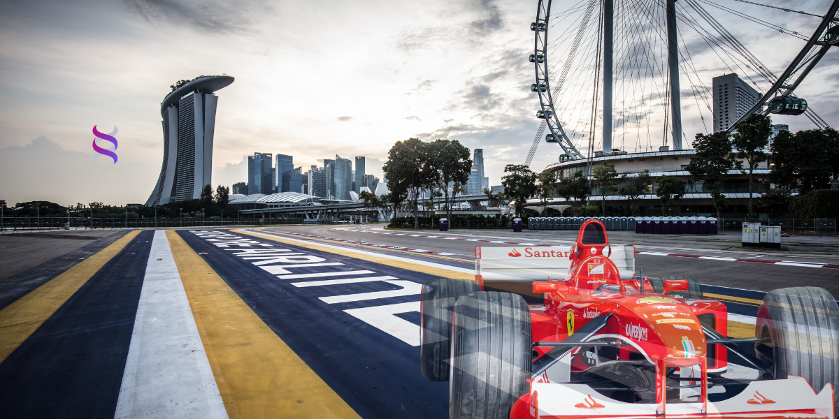 Light trails of a Formula 1 car at night on the Marina Bay circuit